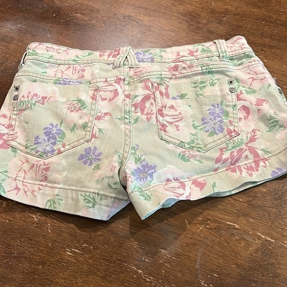 Mission Floral Jean Shorts - Picture 3 of 4